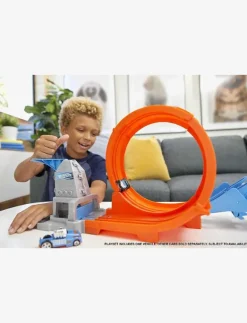 Action Loop Stunt Champion Track Set & 1 Diecast Car - Bilbanor|Hot Wheels Clearance