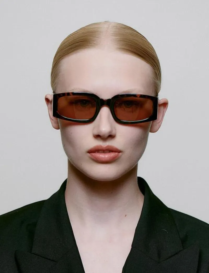 A.Kjærbede Alex - Fyrkantiga Hot