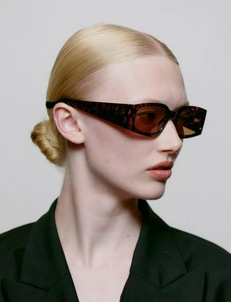 A.Kjærbede Alex - Fyrkantiga Hot