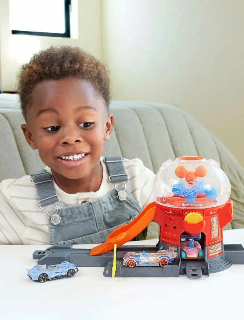 Hot Wheels City Downtown Candy Shop Playset & 1:64 Scale Die-Cast Toy Car, Speed Snap Track - Kulbana MULTI COLOR Discount