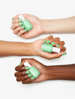 Essie classic 957 - Naglar PERFECTLY PECULIAR