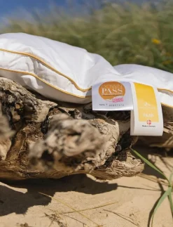 Quilts of Denmark FEJØ - Kuddar & Täcken WHITE Hot