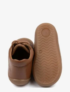 Pom Pom First™ Sport Lace Shoe - Lära-gå-skor CAMEL