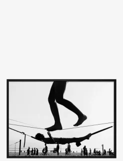 Democratic Gallery Poster Monochrome Balancing Act - Fotokonst BLACK Clearance