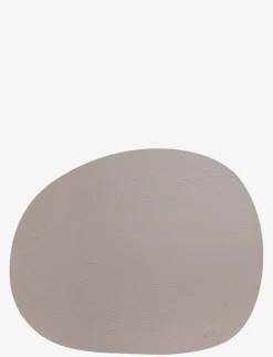 RAW Buffalo - dækkeserviet 95% genbrugslæder dusty 1 stk 41x33,5 cm - Servering|Aida