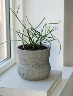 Mette Ditmer STONE flowerpot - Krukor GREY Hot