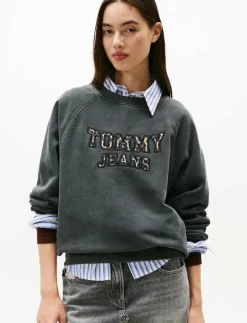 Tommy Jeans TJW BXY LEOPARD VARSITY CREW - Sweatshirts BLACK Online