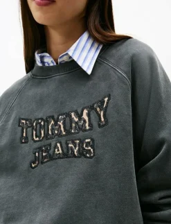 Tommy Jeans TJW BXY LEOPARD VARSITY CREW - Sweatshirts BLACK Online
