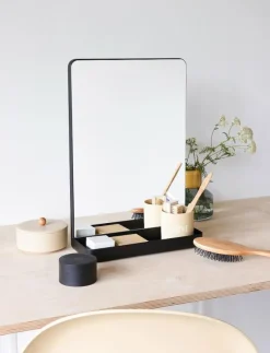 Design Letters Wall Mirror Mirror shelf - Väggspeglar BLACK Best